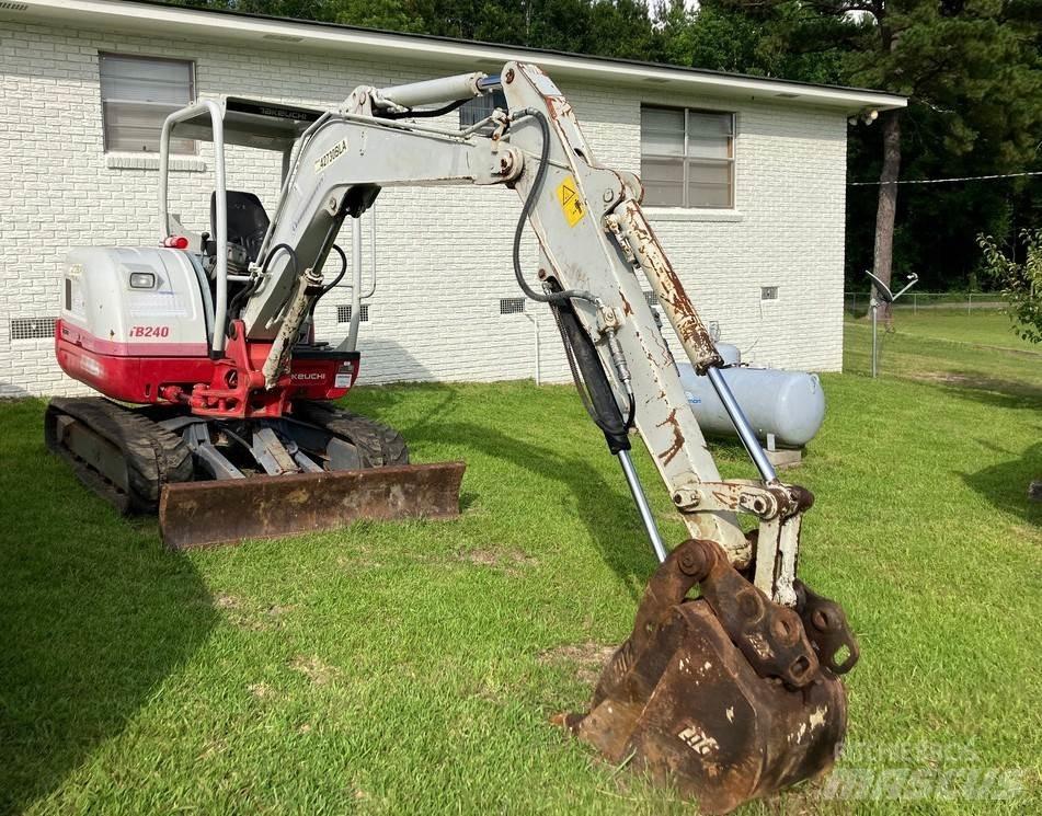 Takeuchi TB240 Väikeekskavaatorid 7t-12t