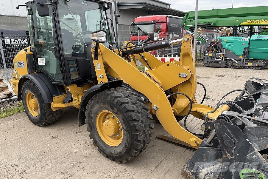 CAT 906 M Rataslaadurid