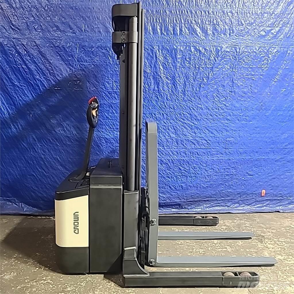 Crown WS2300 Platvormiga virnastajad
