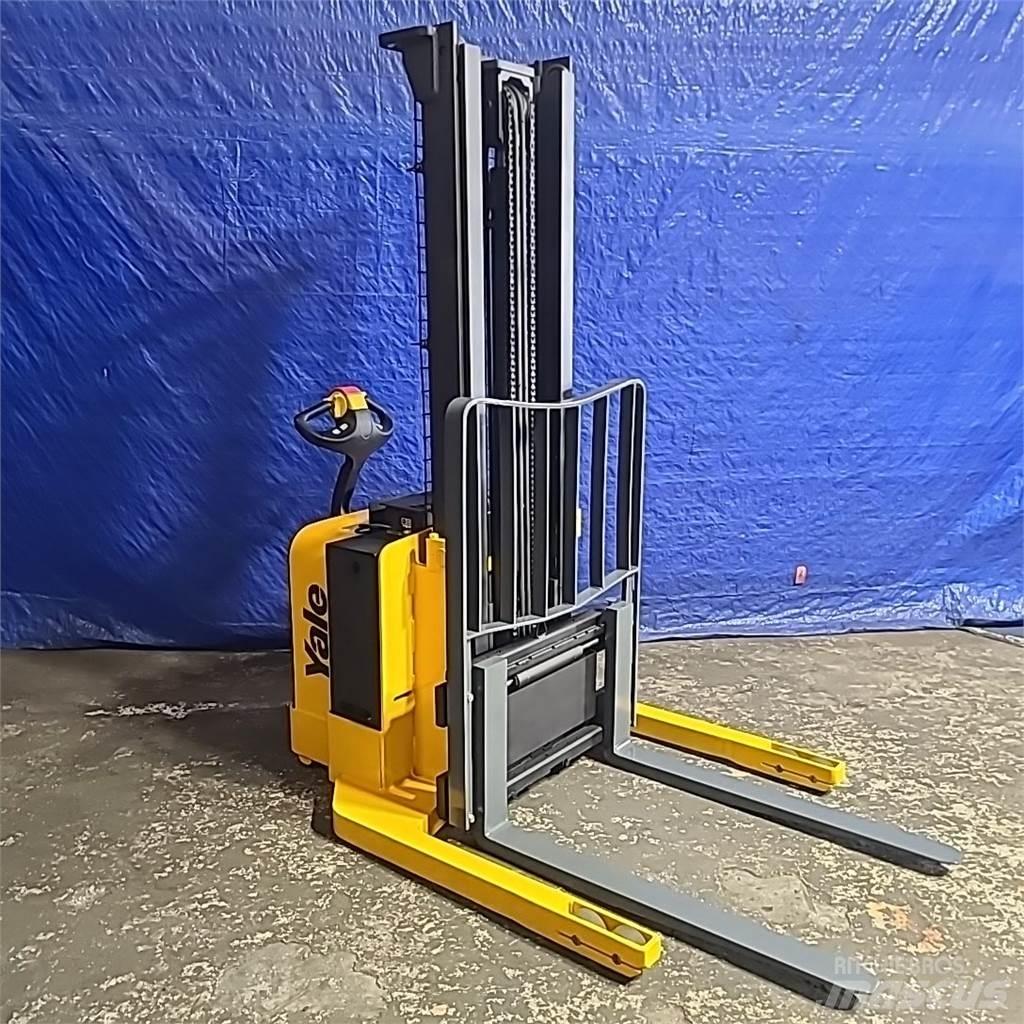 Yale MSW040 Platvormiga virnastajad