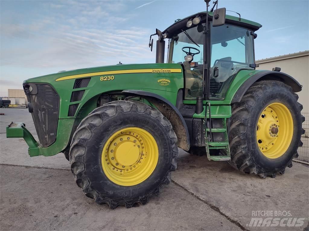 John Deere 8230 Traktorid