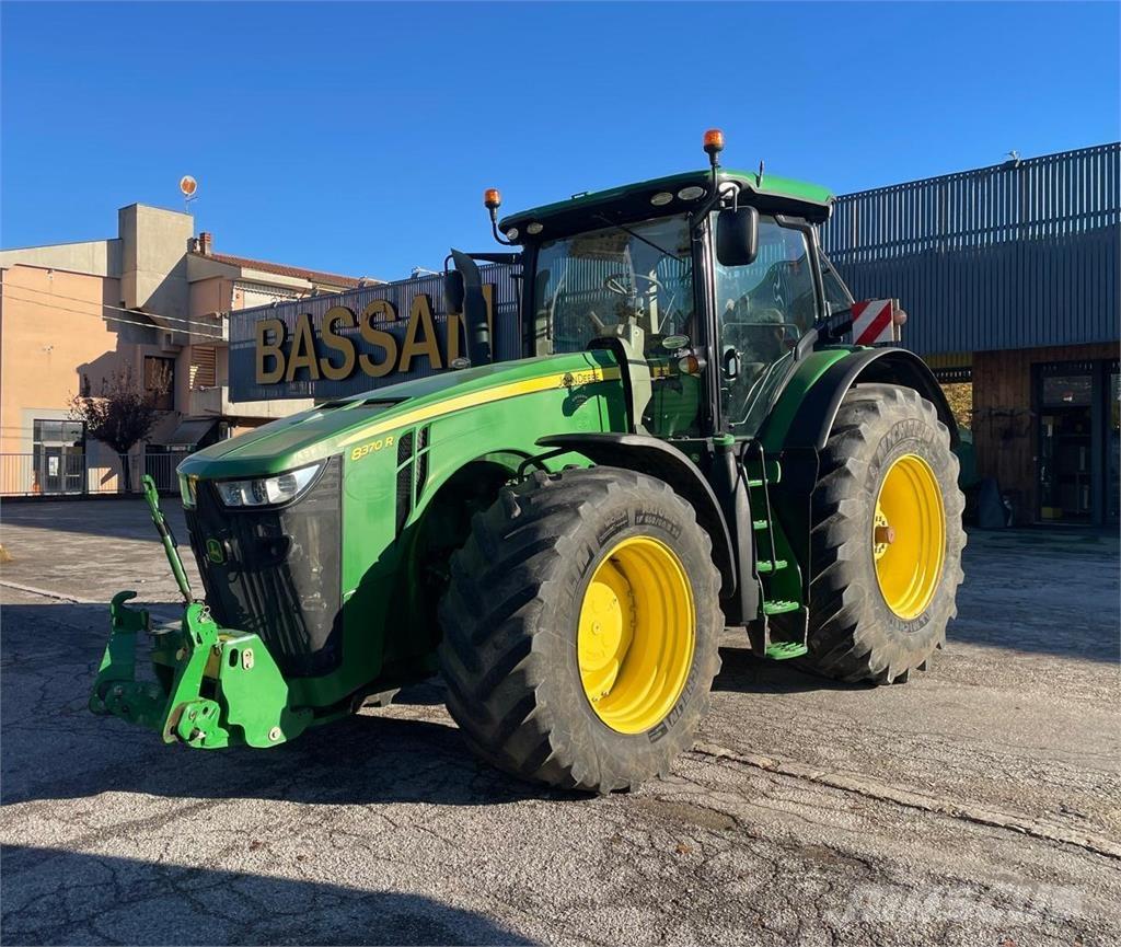 John Deere 8370 R Traktorid