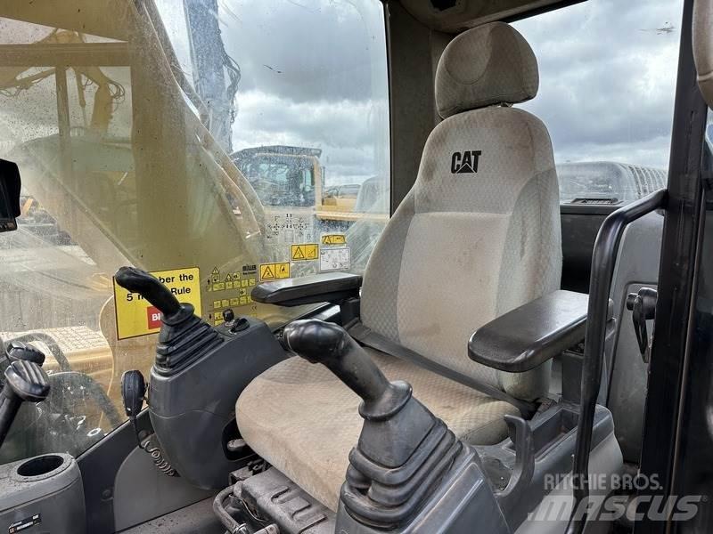 CAT 20T Excavator Roomikekskavaatorid