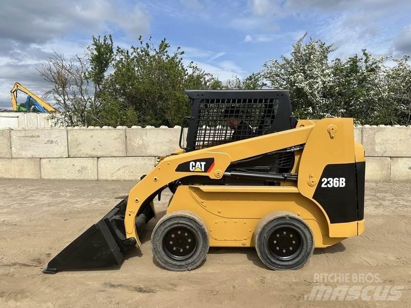 CAT 236B Muu