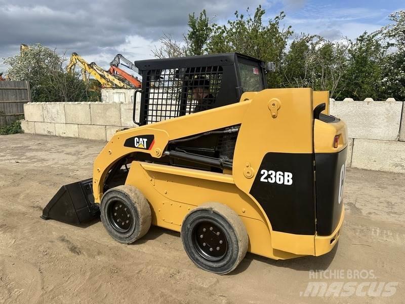 CAT 236B Muu