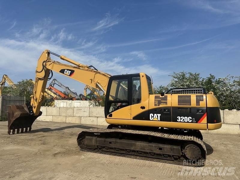 CAT 320 Roomikekskavaatorid