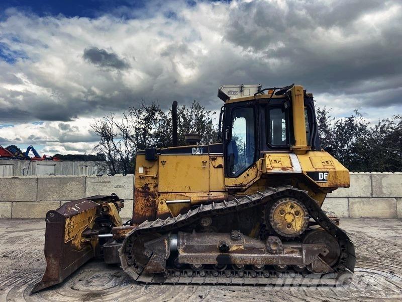 CAT D6M Buldooserid