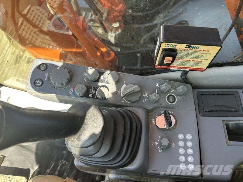 Hitachi ZX210LC-6 Roomikekskavaatorid