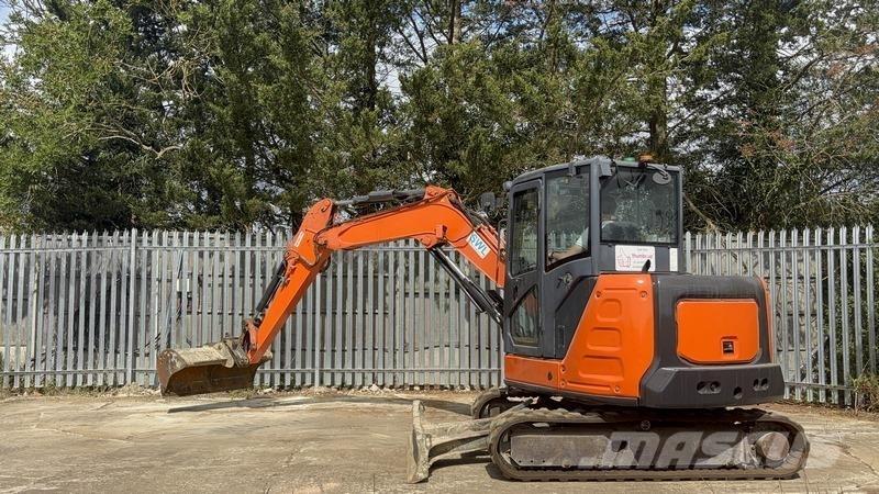 Hitachi ZX65 Väikeekskavaatorid 7t-12t