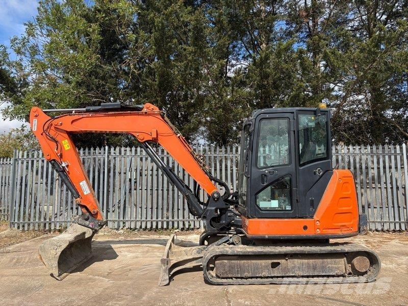 Hitachi ZX65 Väikeekskavaatorid 7t-12t