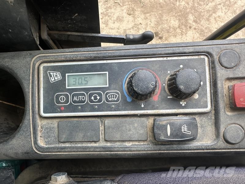 JCB JS130 Roomikekskavaatorid