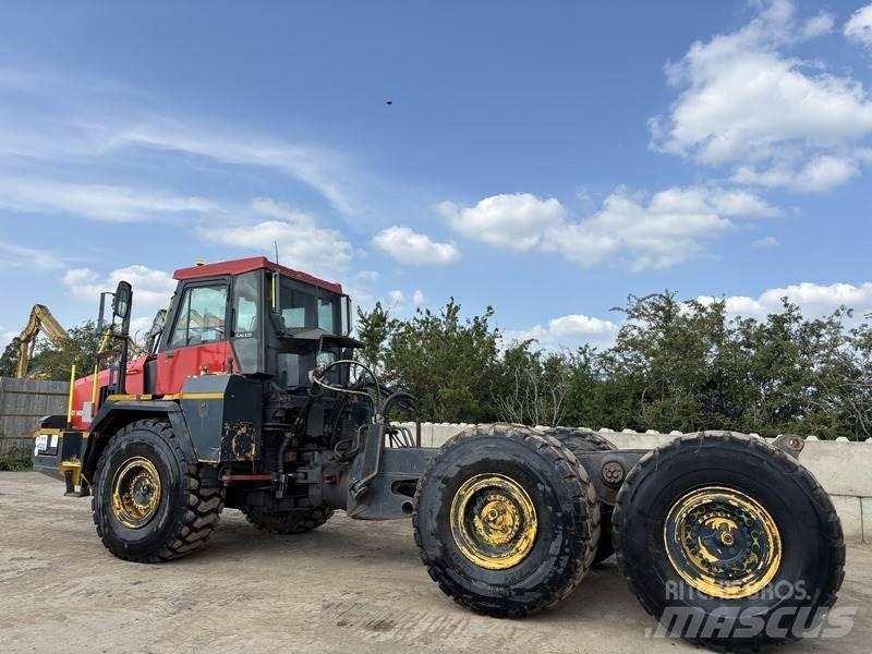 Komatsu HM300-1 Liigendraamiga pinnaseveokid