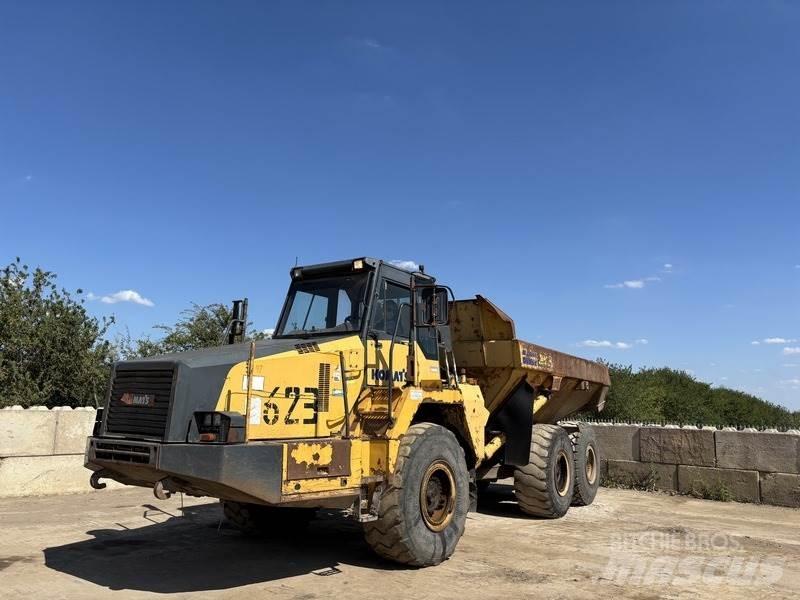 Komatsu HM300-1 Liigendraamiga pinnaseveokid