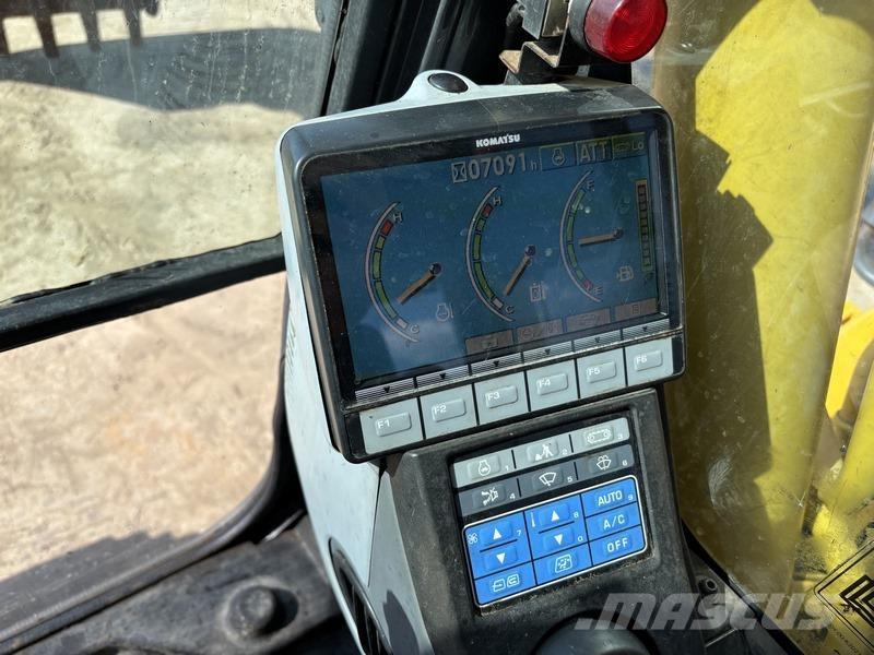 Komatsu PC210 LC-8 Roomikekskavaatorid