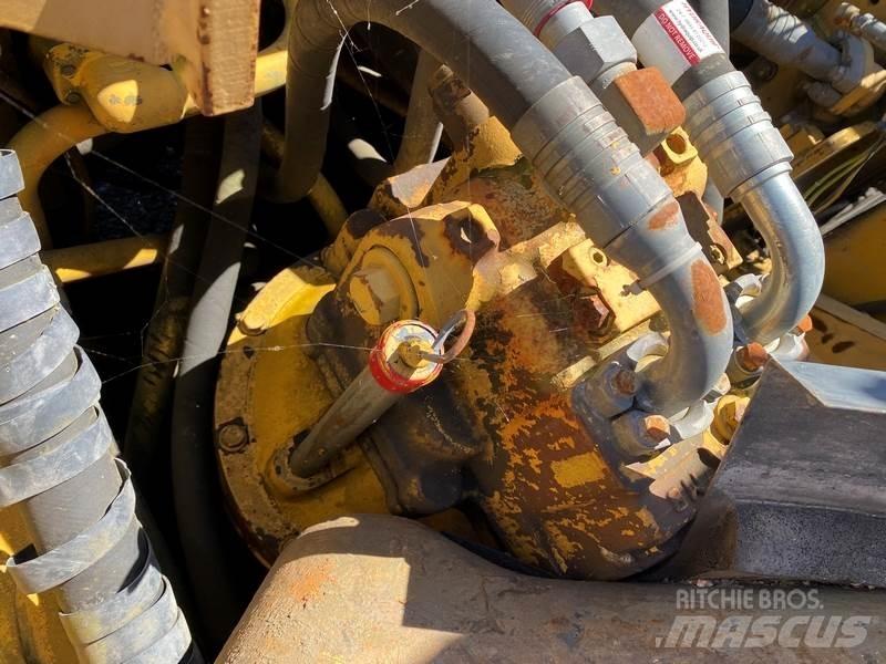 Komatsu PC450LC-8 Roomikekskavaatorid