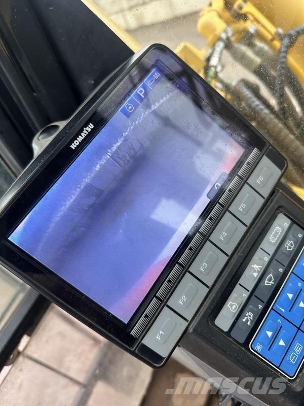 Komatsu PC490 LC-10 Roomikekskavaatorid