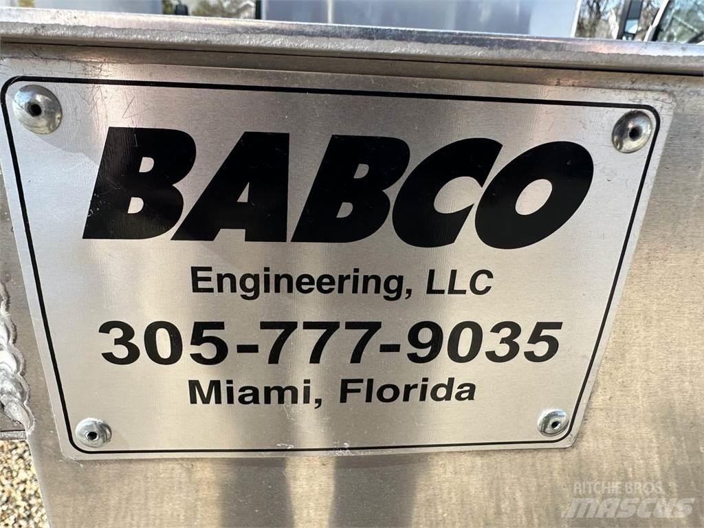  BABCO 14 Foot Muud veokid