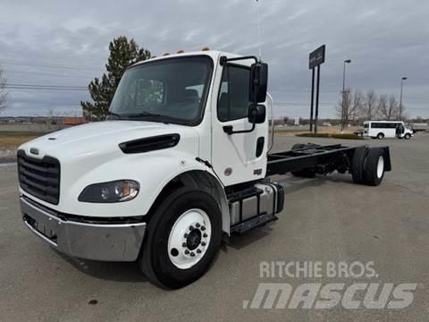 Freightliner M2 106 Sadulveokid