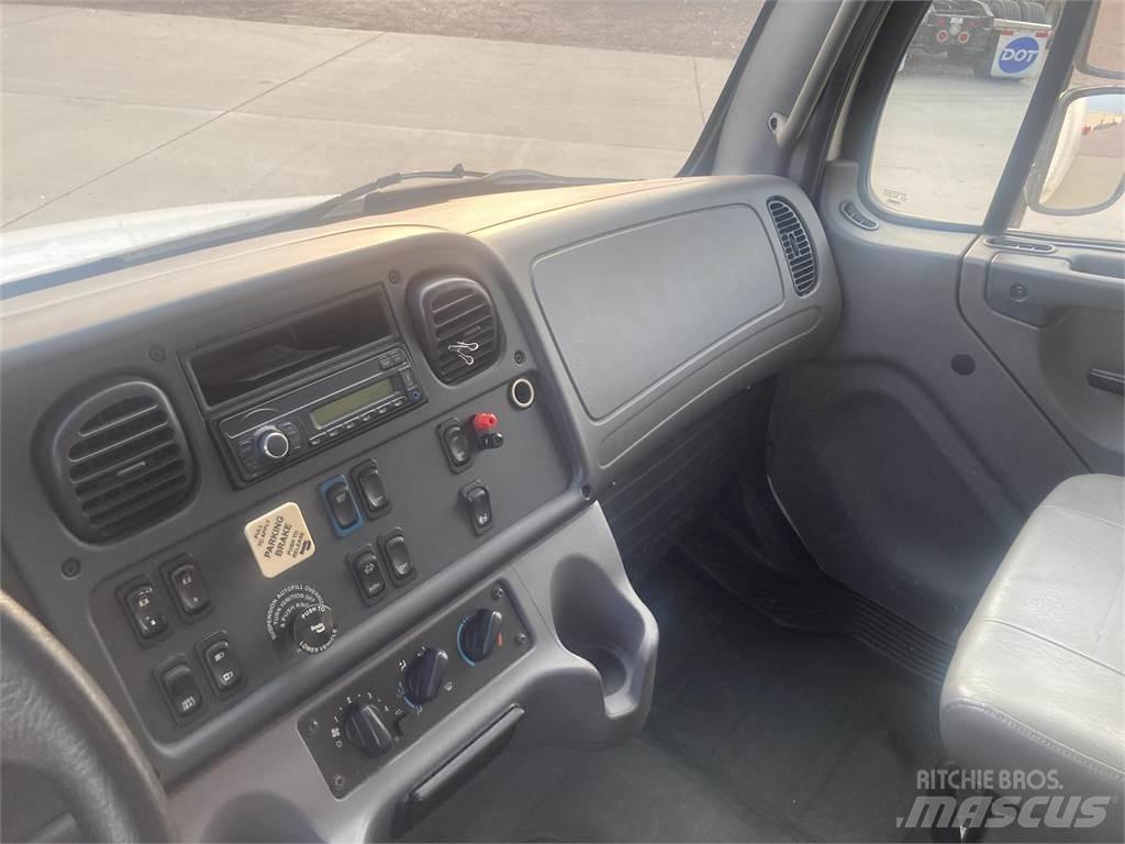 Freightliner M2 106 Raamautod