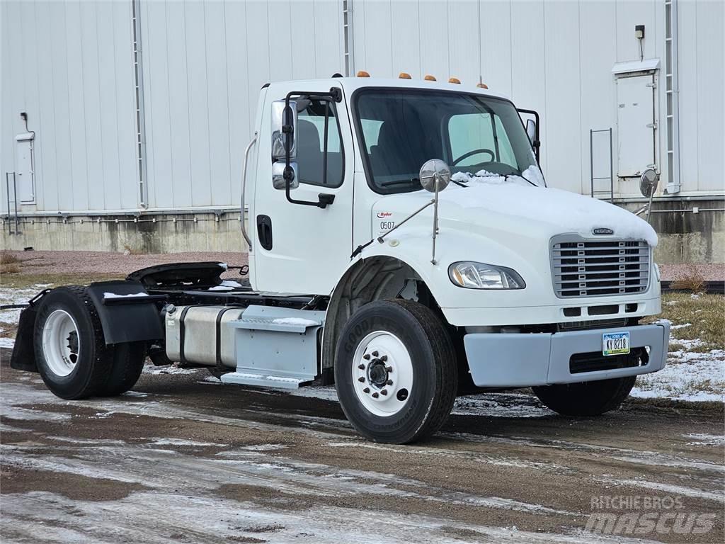 Freightliner M2 106 Sadulveokid