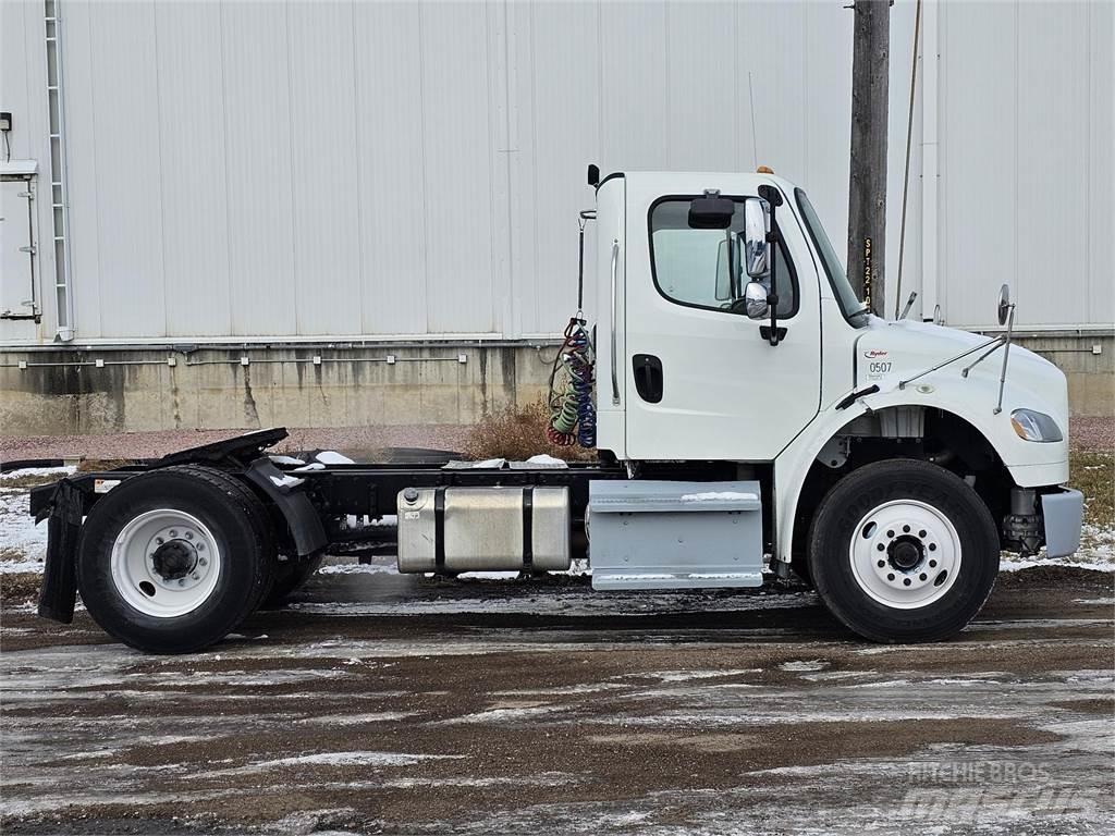 Freightliner M2 106 Sadulveokid