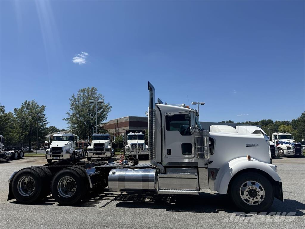 Kenworth W900 Sadulveokid