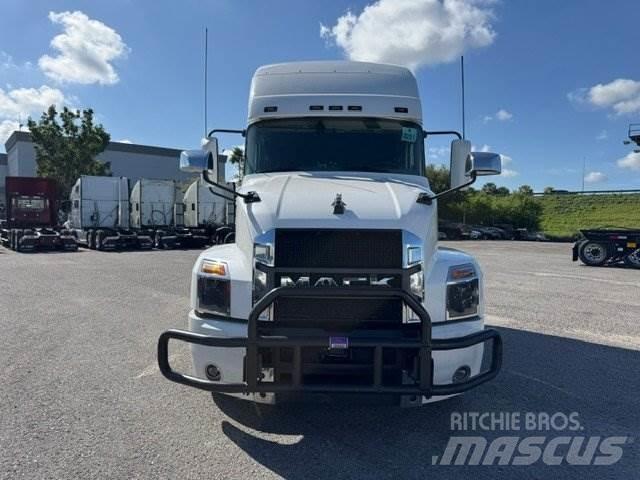 Mack AN64T Sadulveokid