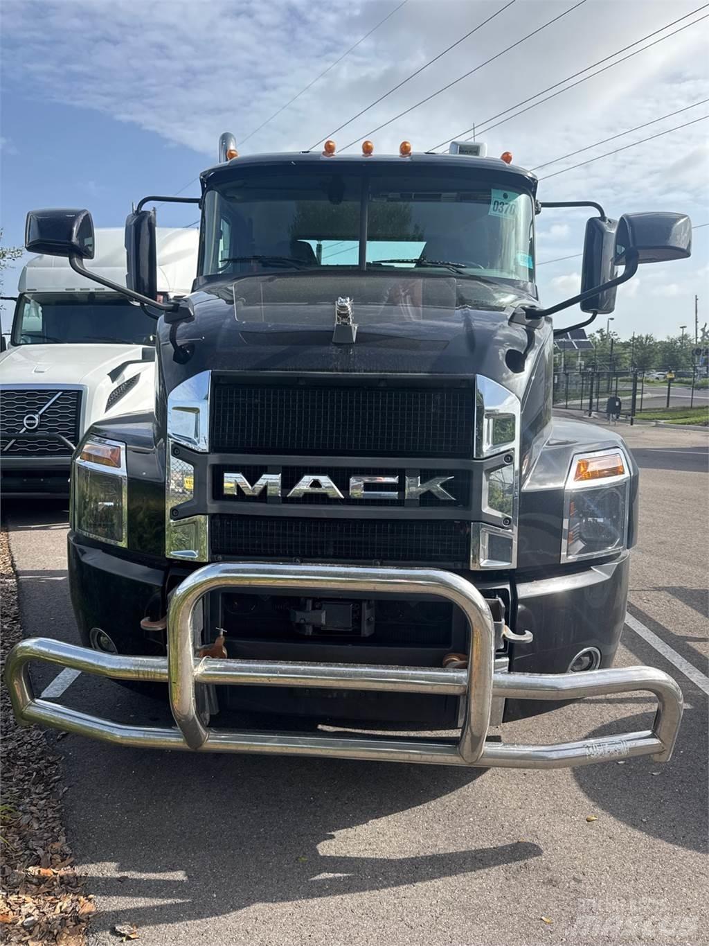 Mack AN64T Sadulveokid
