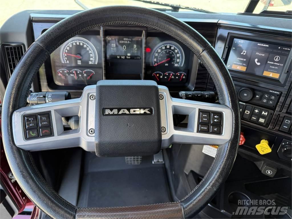 Mack AN64T Sadulveokid