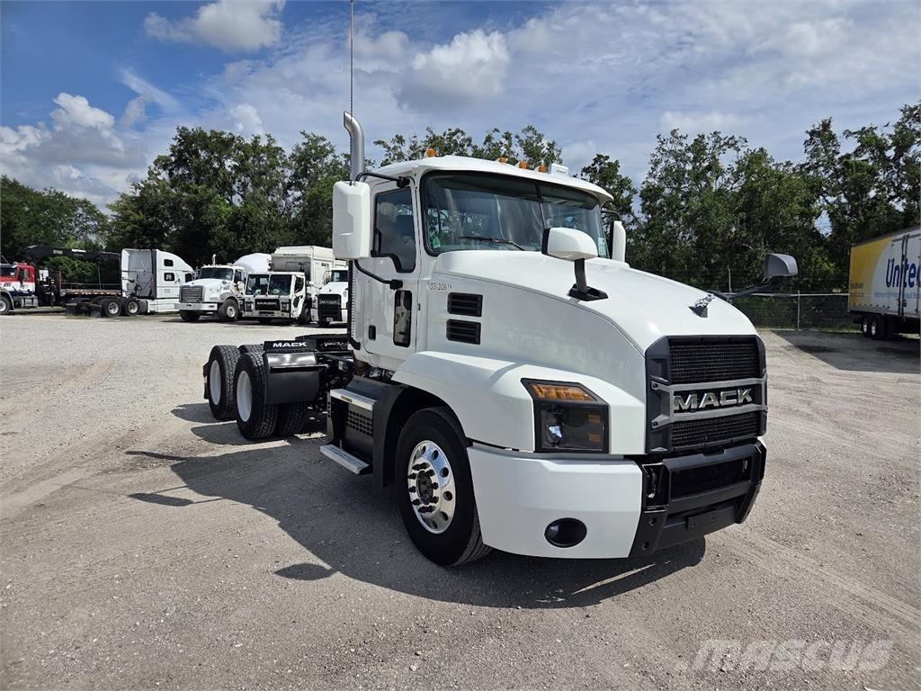 Mack AN64T Sadulveokid