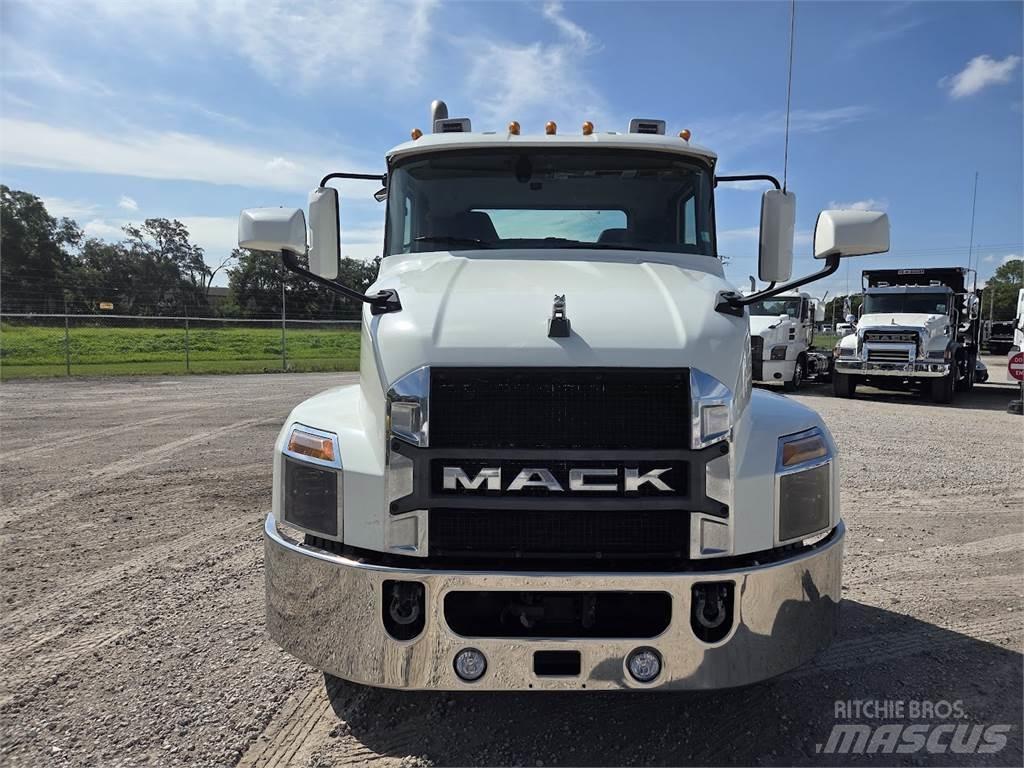 Mack AN64T Sadulveokid