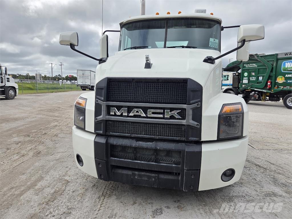 Mack AN64T Sadulveokid