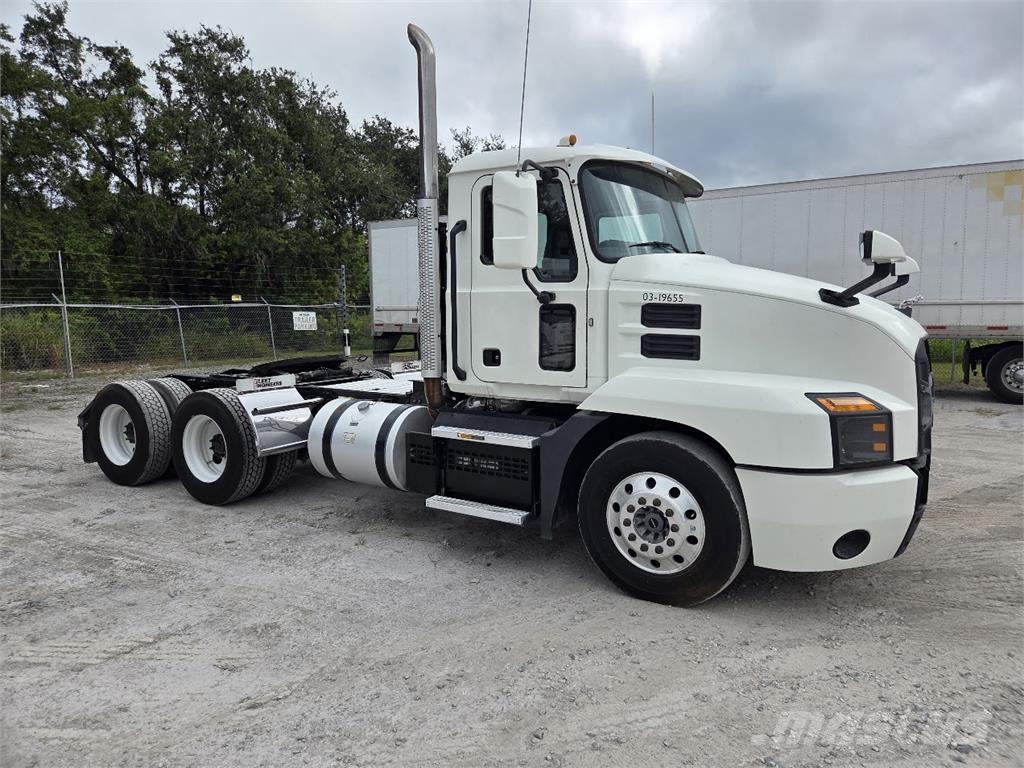 Mack AN64T Sadulveokid