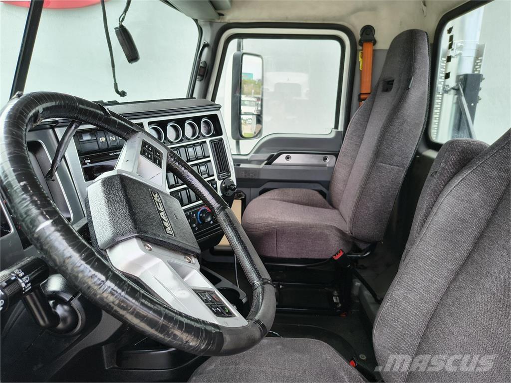 Mack AN64T Sadulveokid