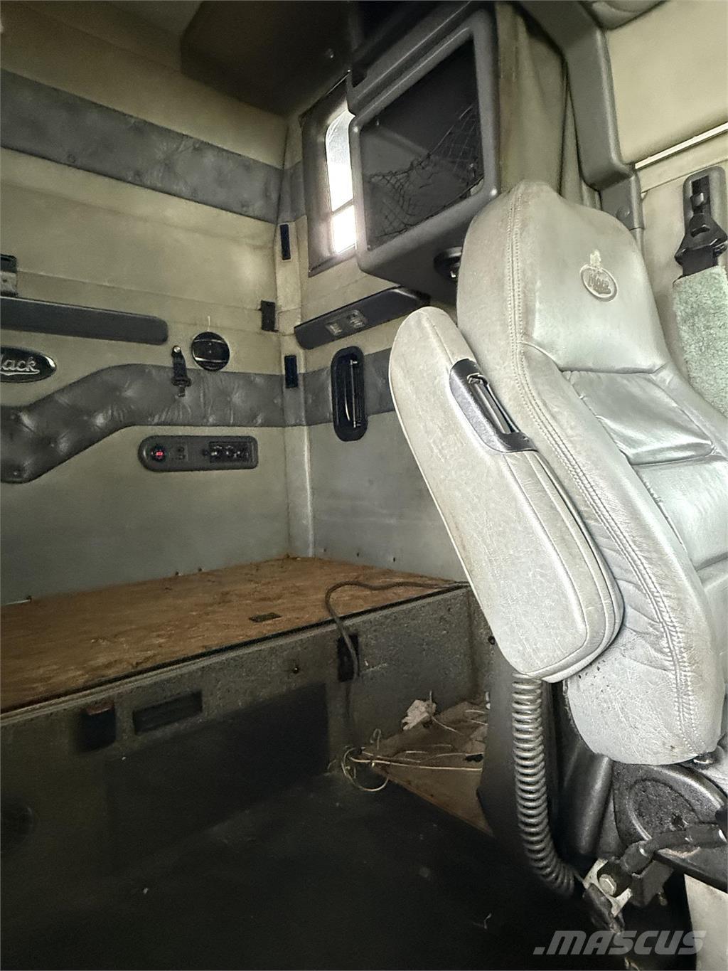 Mack CXU613 Sadulveokid