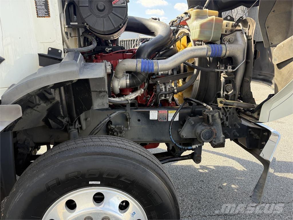 Mack GR64B9 Sadulveokid