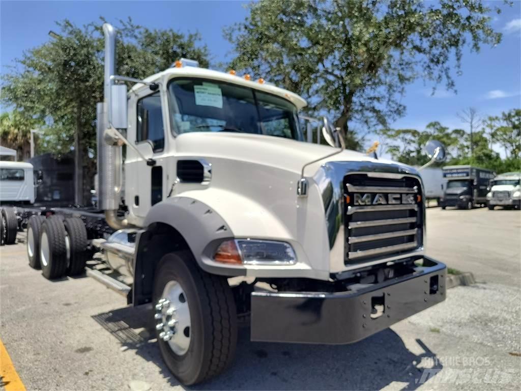 Mack GR64BX Betooniveokid