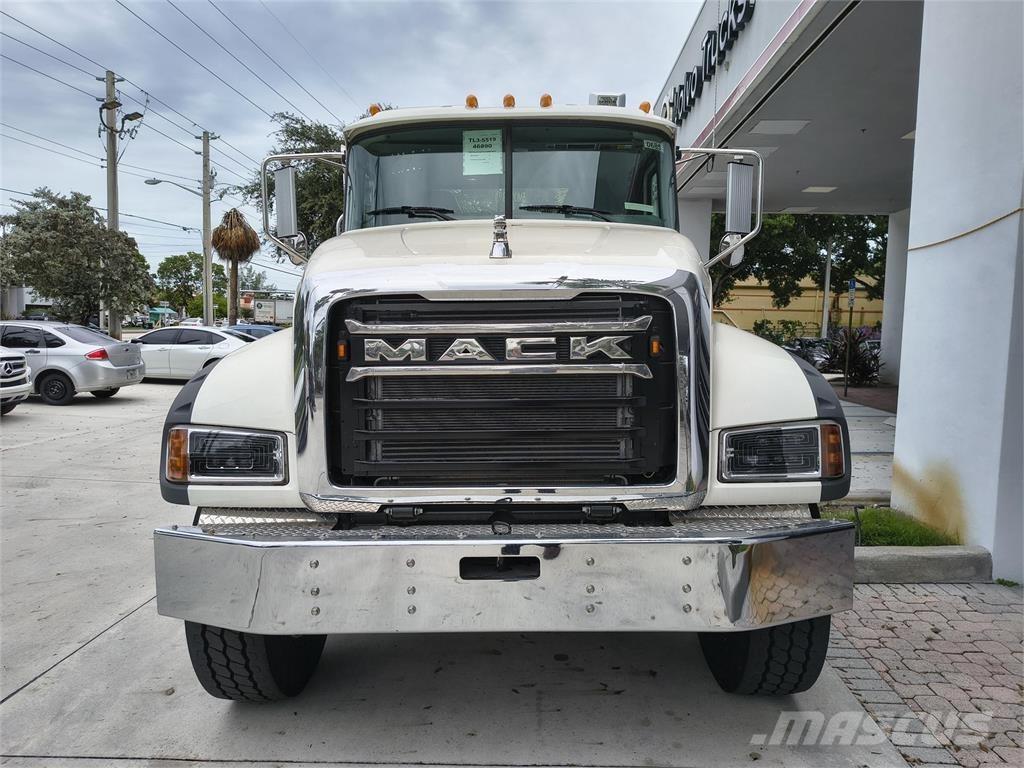 Mack GR64F Muu