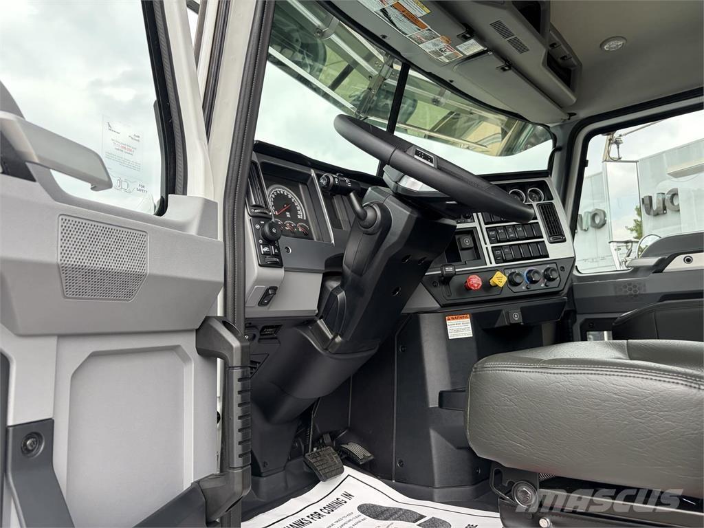 Mack GR64FT Sadulveokid