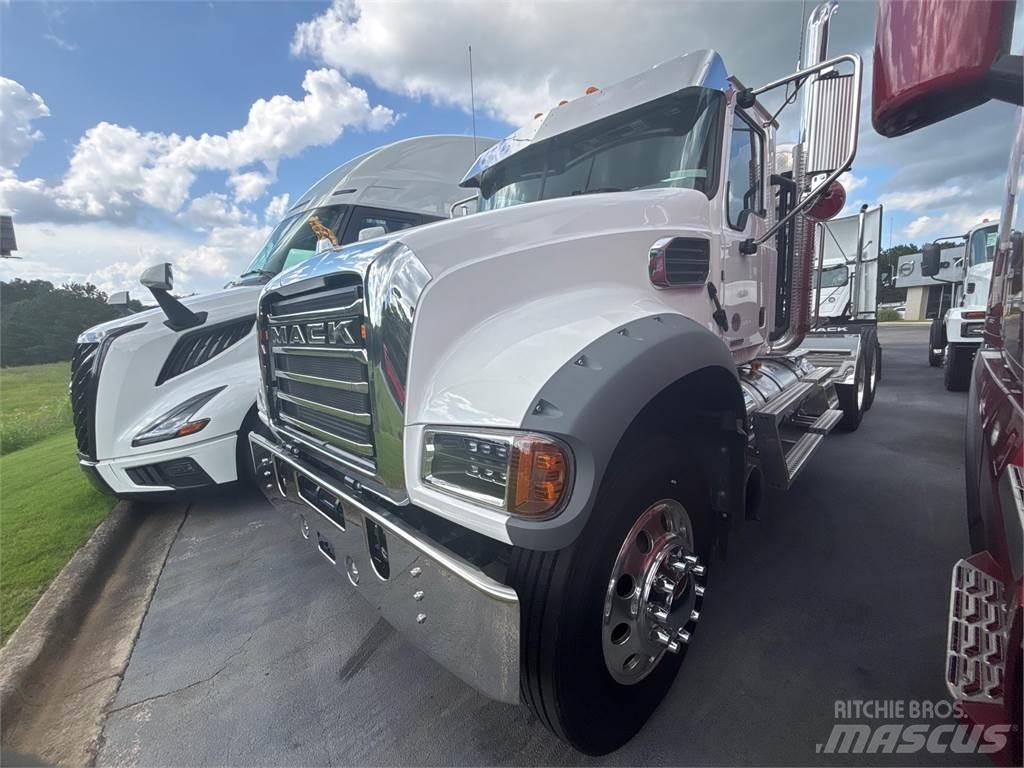 Mack GR64FT Sadulveokid