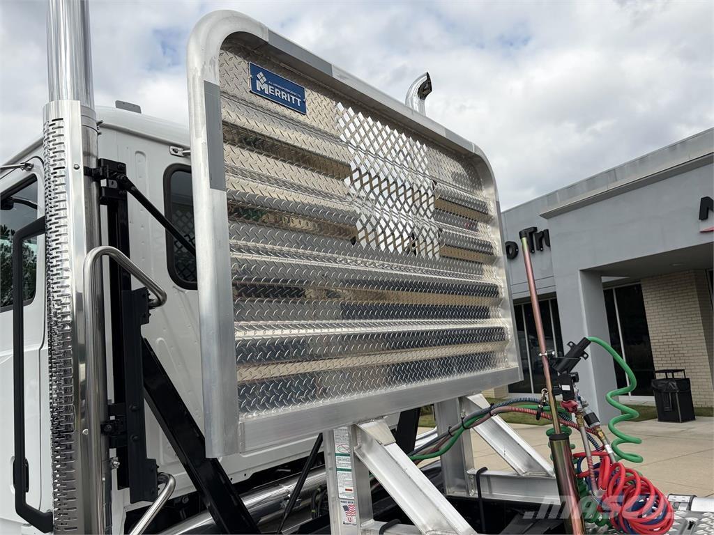 Mack GR64FT Sadulveokid