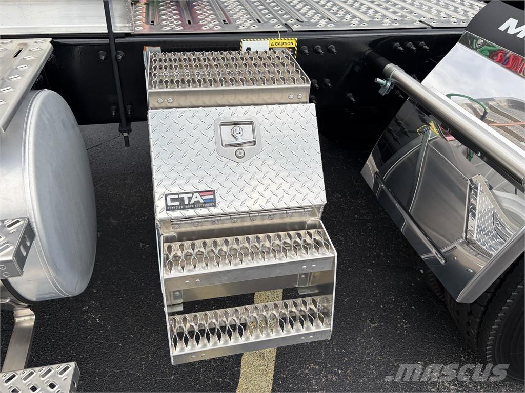 Mack GR64FT Sadulveokid