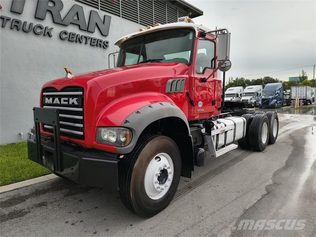 Mack GR64FT Sadulveokid