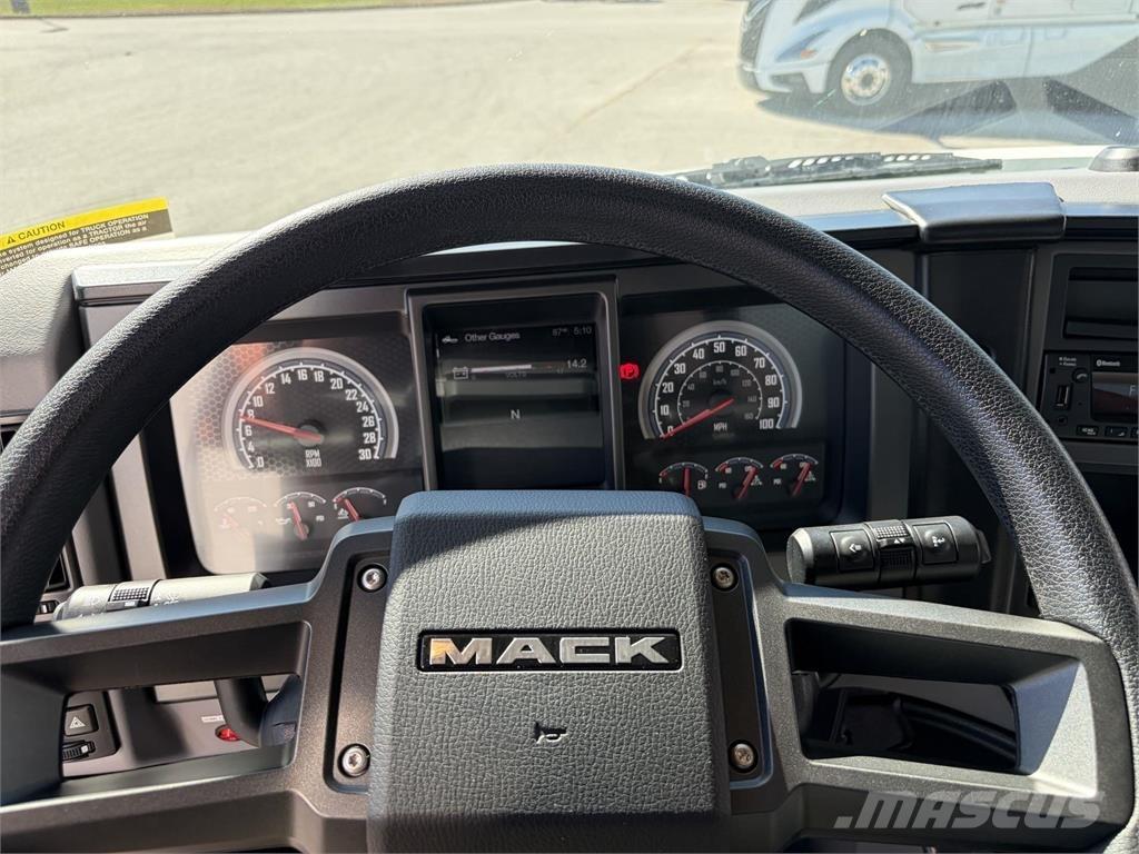 Mack MD6 42R Furgoonautod