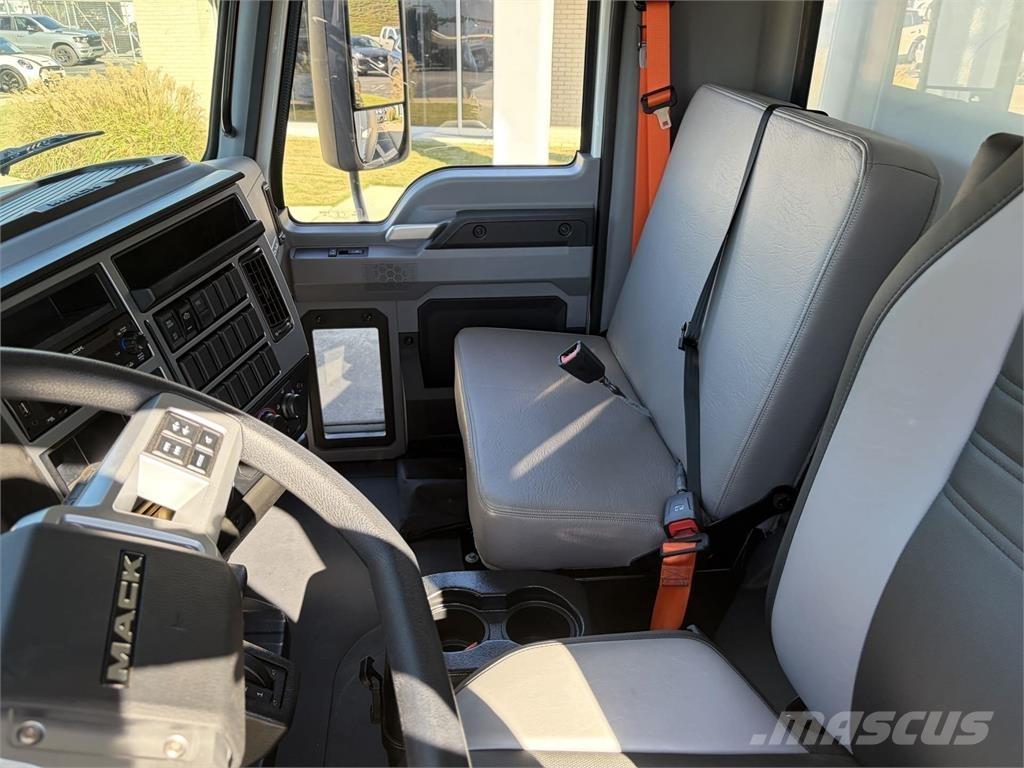 Mack MD6 42R Furgoonautod
