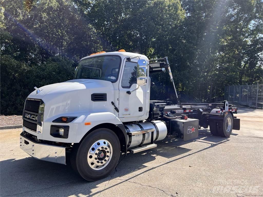 Mack MD7 42R Raamautod