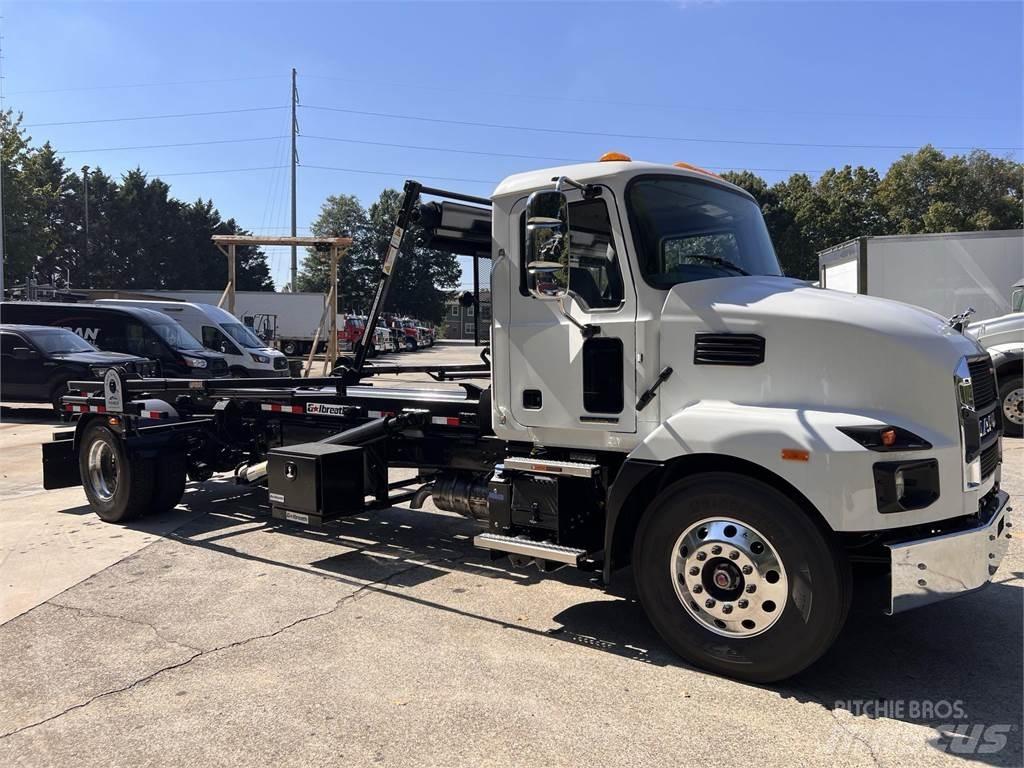 Mack MD7 42R Raamautod