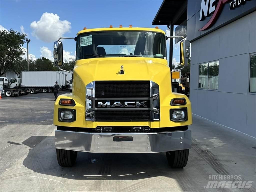Mack MD7 42R Muu