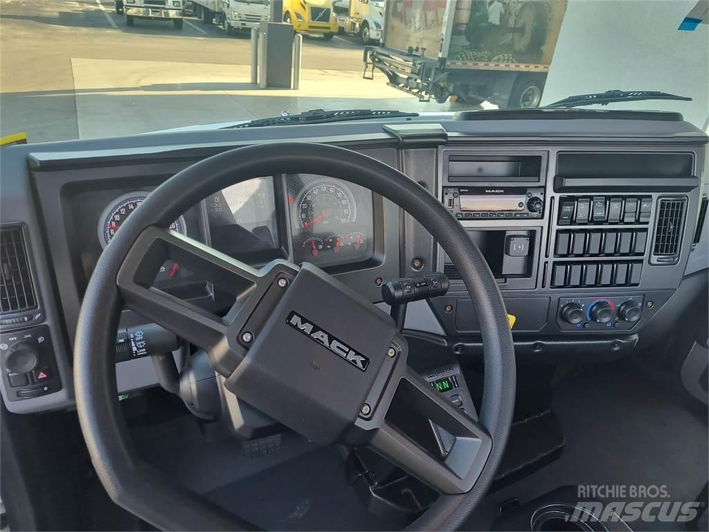 Mack MD7 42R Raamautod