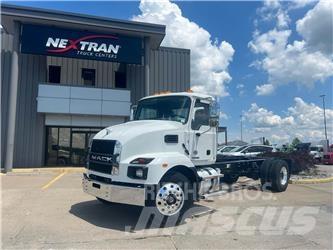 Mack MD742 Raamautod